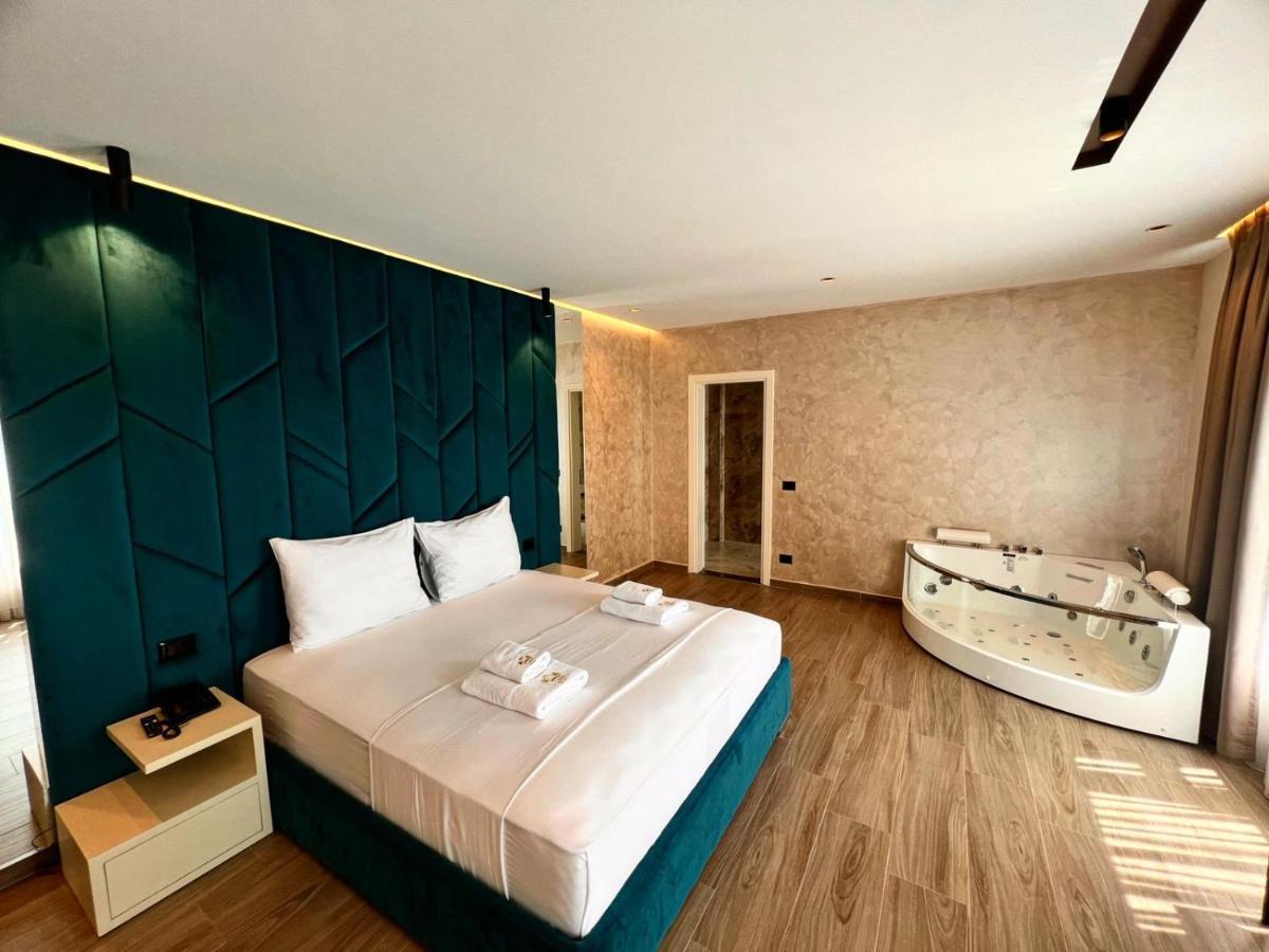 Leon - Front Hotell