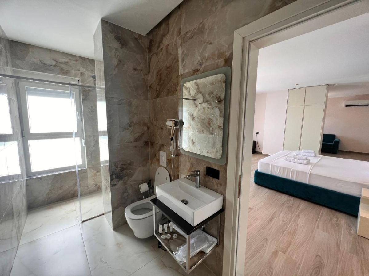 Hotell Leon - Front 4*